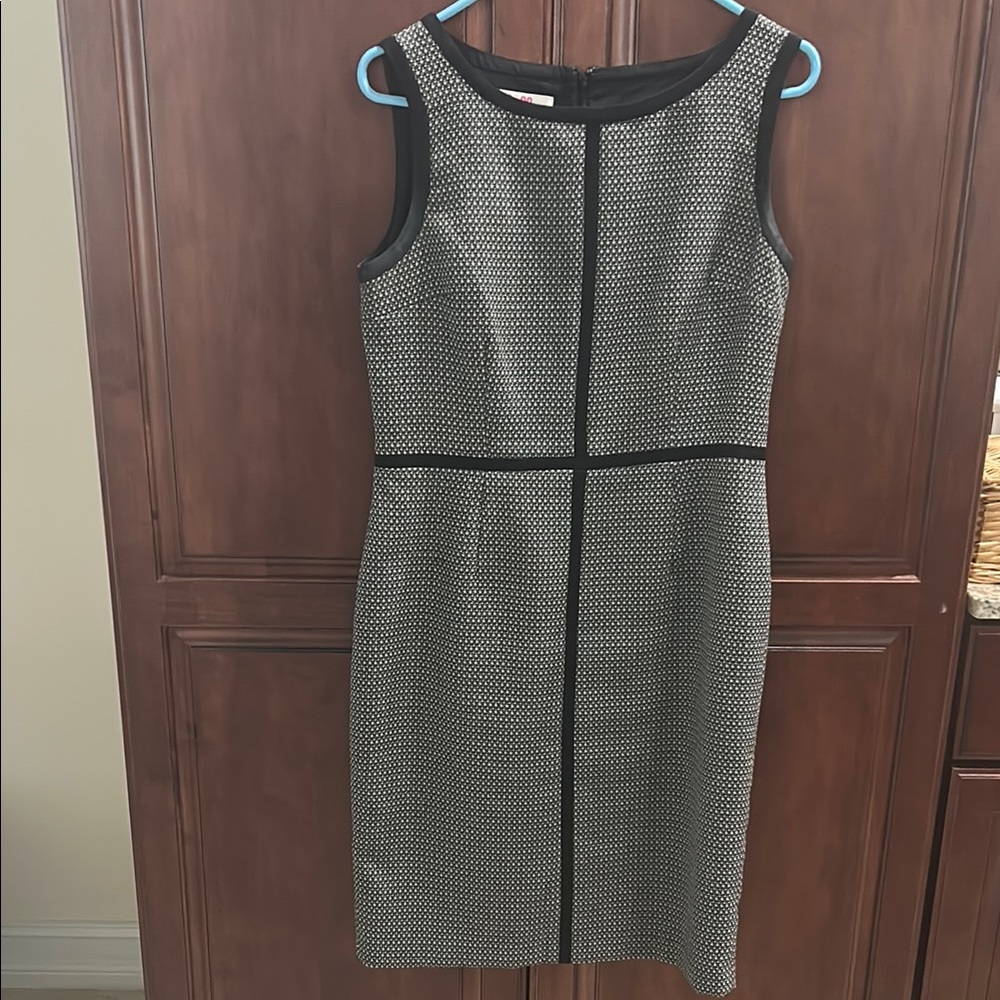 Elegant Black and White Sleeveless Dress